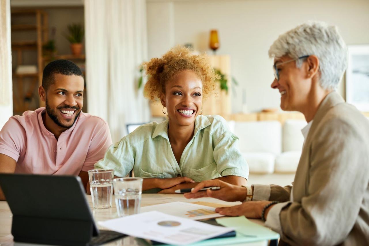 Financial Advisor Job Description, Skills, and Salary